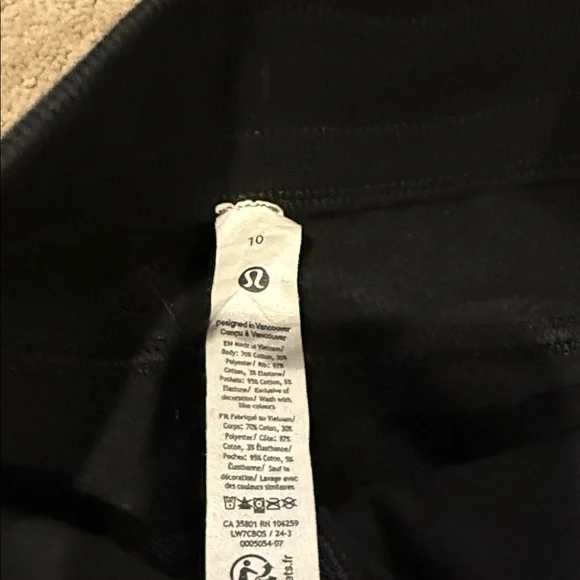 lululemon athletica Black Scuba Shorts - Picture 2 of 3